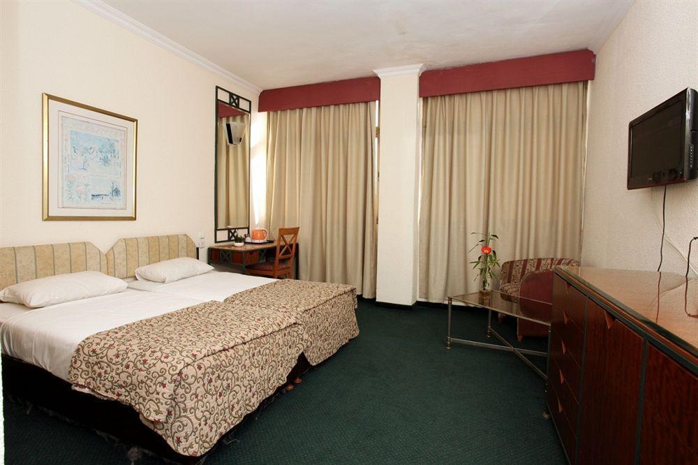 Hotel Deborah By Arcadia Chain